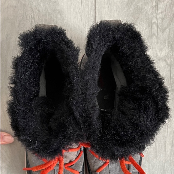 SOREL Glacy Explorer Gray Suede Winter Boots Black contrast Orange Laces, Size 8 - Picture 7 of 11